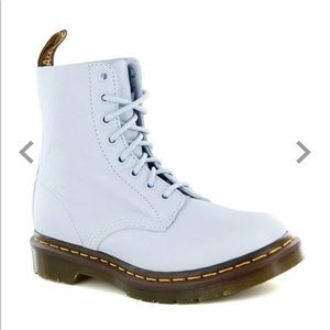 Dr. Martens 1460 Pascal Boot in pastel blue